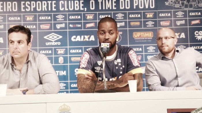 Dedé tem contrato renovado com Cruzeiro por duas temporadas e celebra: "Uma nova conquista"