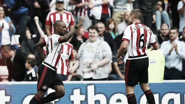 Sunderland 1-1 Swansea City: Defoe strike and Pantilimon's saves give Black Cats first point