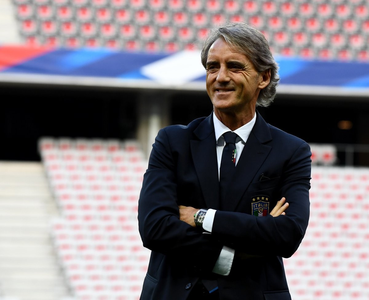 Mancini: "Il capitano è il calciatore con maggior presenze, Balotelli è in dubbio"