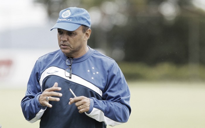 Geraldo Delamore justifica mudanças no Cruzeiro e afirma que equipe está 'em construção' Geraldo Delamore justifica mudanças no Cruzeiro e afirma que equipe está 'em construção'