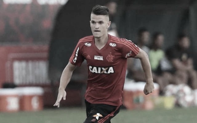Ex-Flamengo, zagueiro Dener anuncia aposentadoria aos 23 anos Ex-Flamengo, zagueiro Dener anuncia aposentadoria aos 23 anos