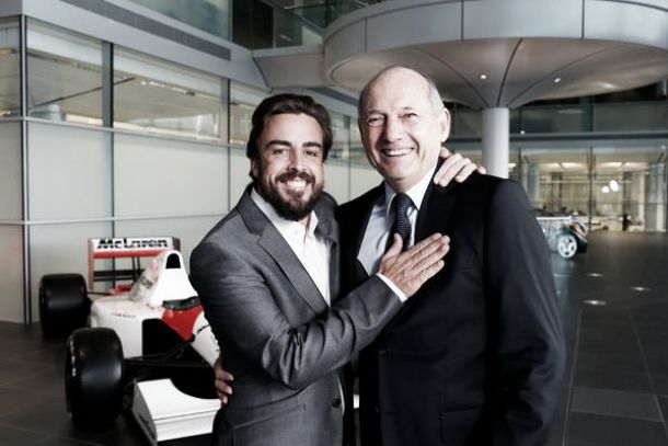 Ron Dennis: "Fichamos a Fernando hace tiempo, pero no se hizo público hasta renovar a Jenson" Ron Dennis: "Fichamos a Fernando hace tiempo, pero no se hizo público hasta renovar a Jenson"