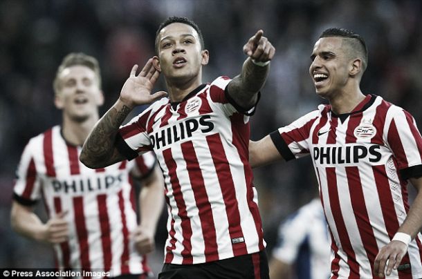 Depay flown to England to seal United move