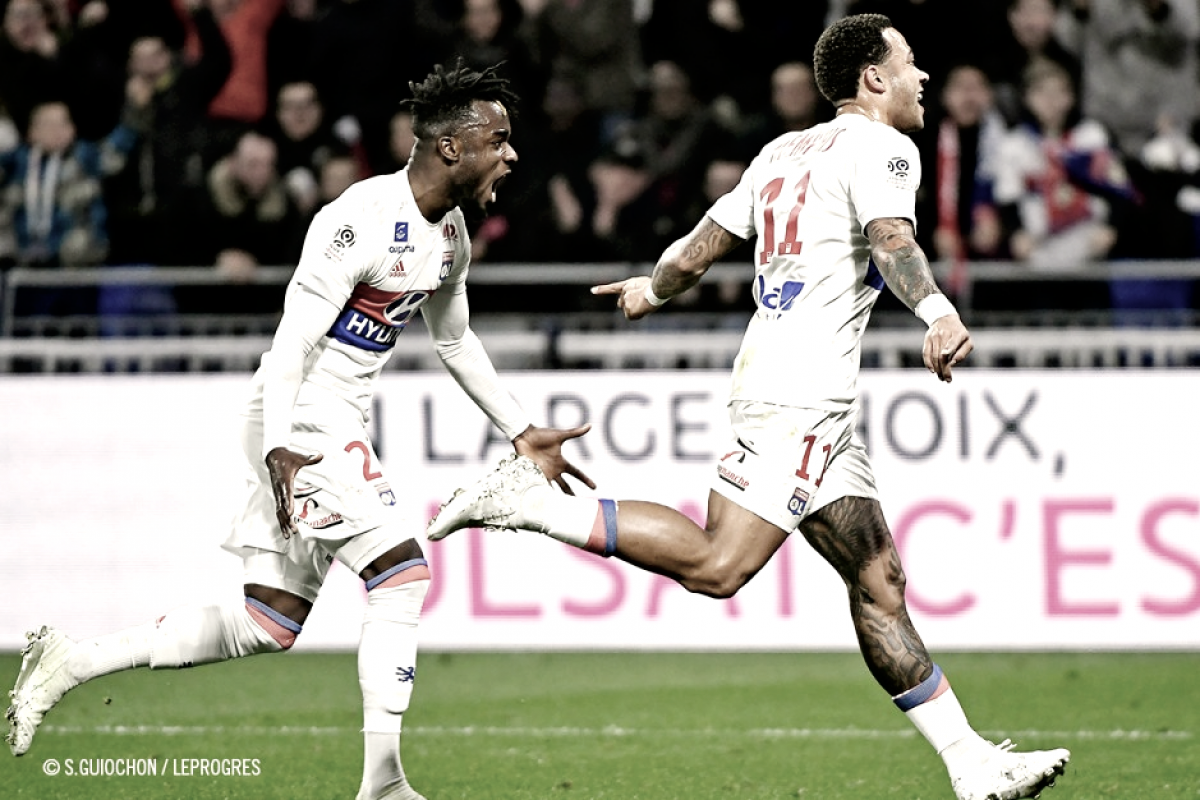 Depay permite al Lyon seguir soñando con la Champions