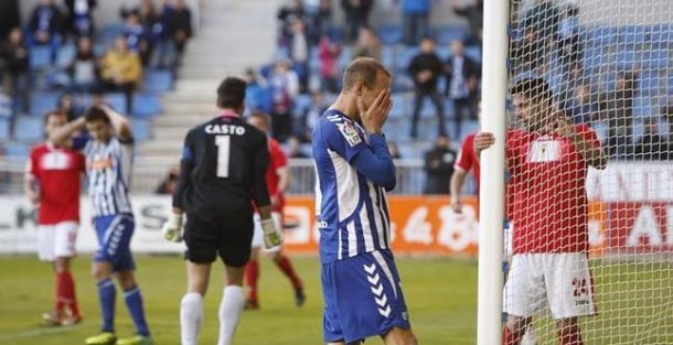 El Real Murcia se aleja del descenso a costa del Alavés