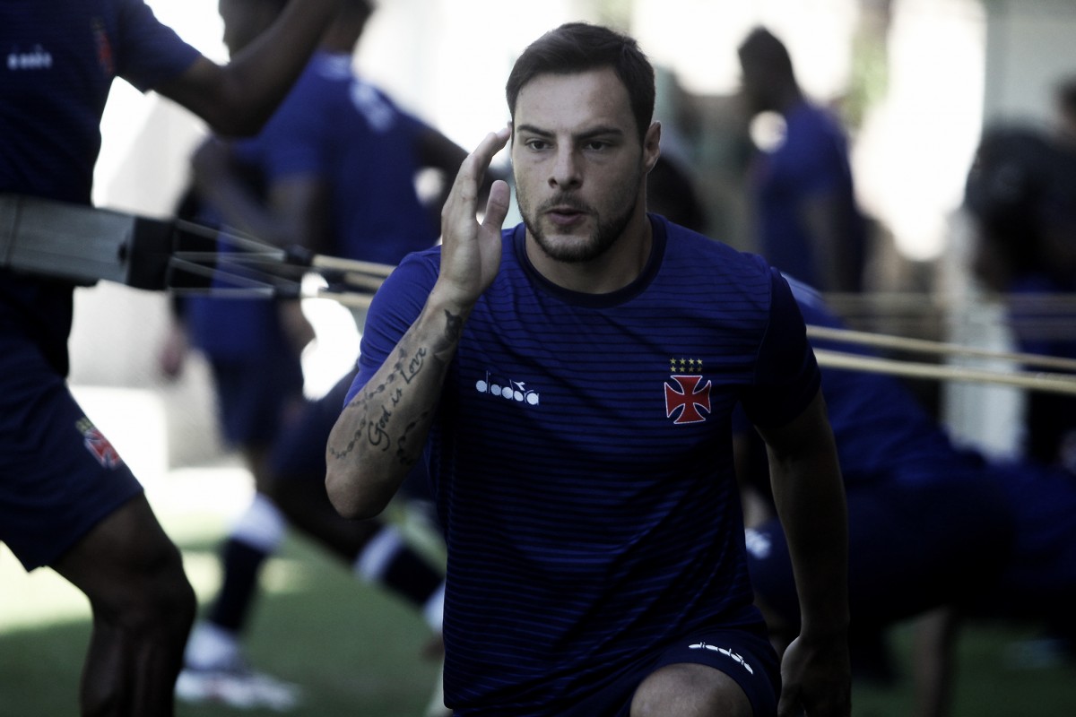 Desábato pede apoio da torcida do Vasco e garante: "Seremos protagonistas desde o começo" Desábato pede apoio da torcida do Vasco e garante: "Seremos protagonistas desde o começo"