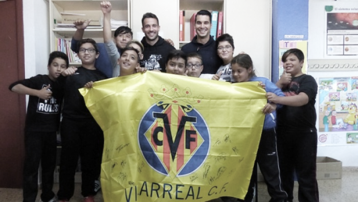 Los alumnos del Colegio Carles Selma acogen a Andrés y Mario