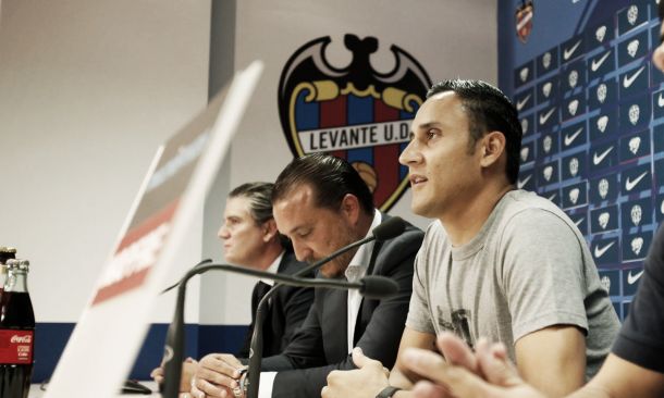 Keylor Navas se despide del Levante: "Ojalá podamos seguir viéndonos por Valencia"
