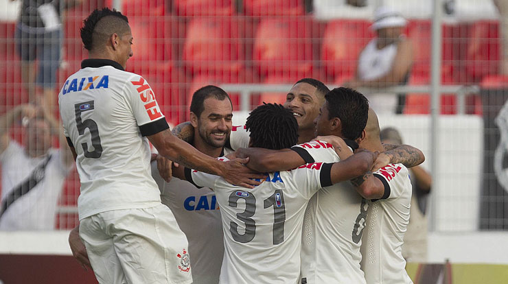 Corinthians goleia Ponte Preta em Campinas e avança às semifinais
