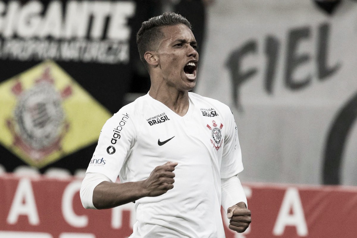 Ajax consulta Corinthians por Pedrinho, mas diretoria refuta acordo