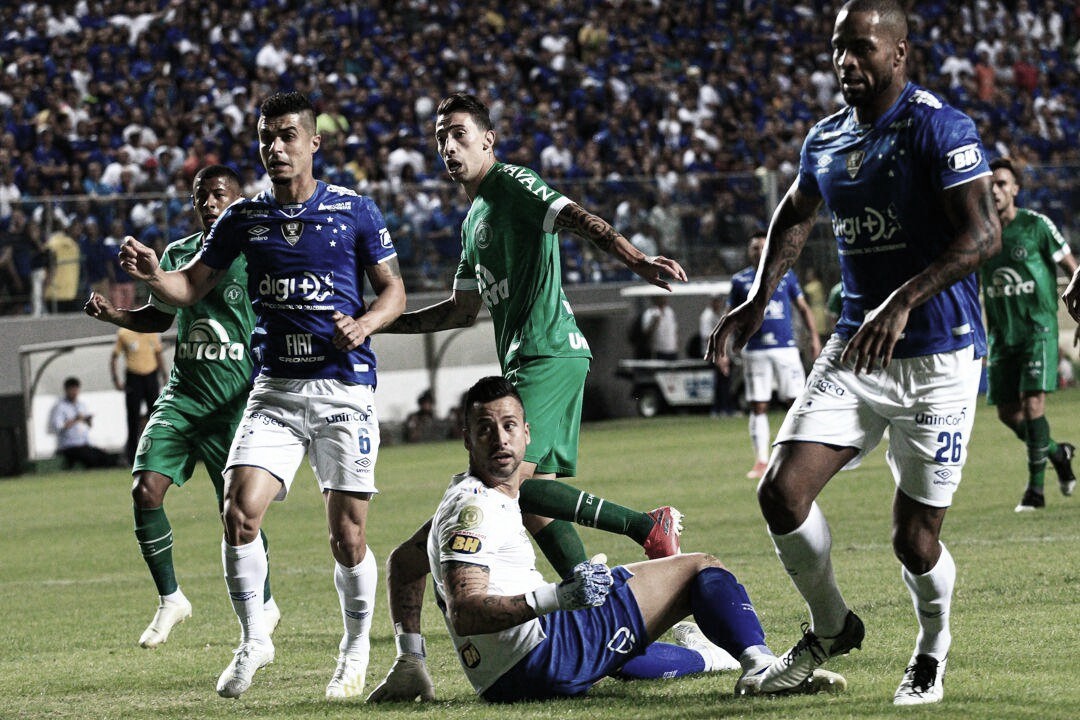 Desesperados por vitória, Chapecoense e Cruzeiro se enfrentam pelo Brasileirão