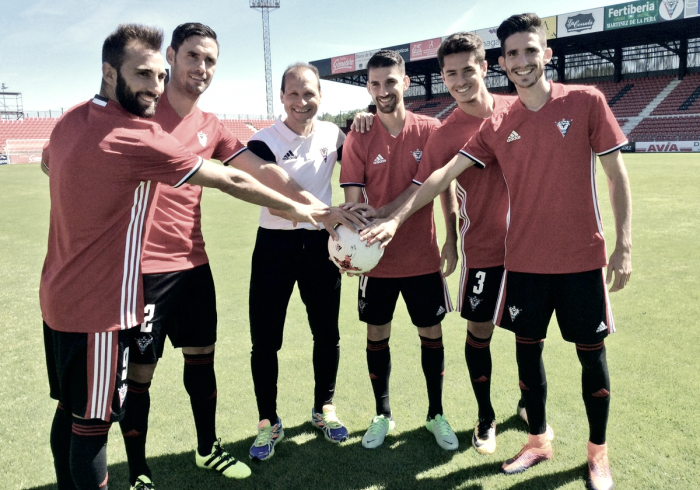 Pito Camacho, Melli, Mario, Jaime Santos y Diego Peláez ya visten la camiseta del Mirandés