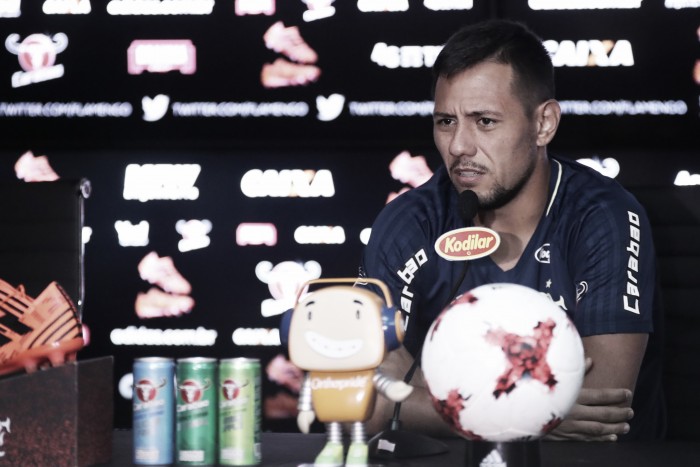 Insatisfeito com derrota, Diego Alves revela cobrança no vestiário do Fla e invoca apoio da torcida