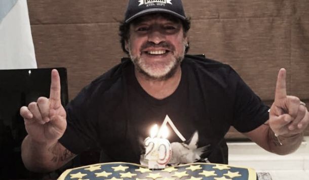 Maradona: "Me gustaría volver a tener 30 y pegar la vuelta como Carlitos"