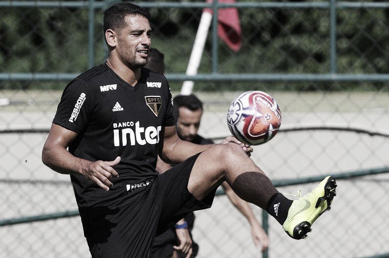 Perdendo espaço no São Paulo, Diego Souza entra na mira do Botafogo