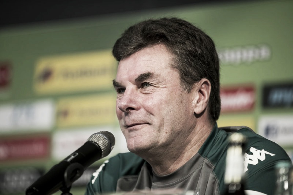 Técnico do Gladbach, Hecking exalta ano do lateral Elvedi: "Jogar Copa seria final perfeito" Técnico do Gladbach, Hecking exalta ano do lateral Elvedi: "Jogar Copa seria final perfeito"