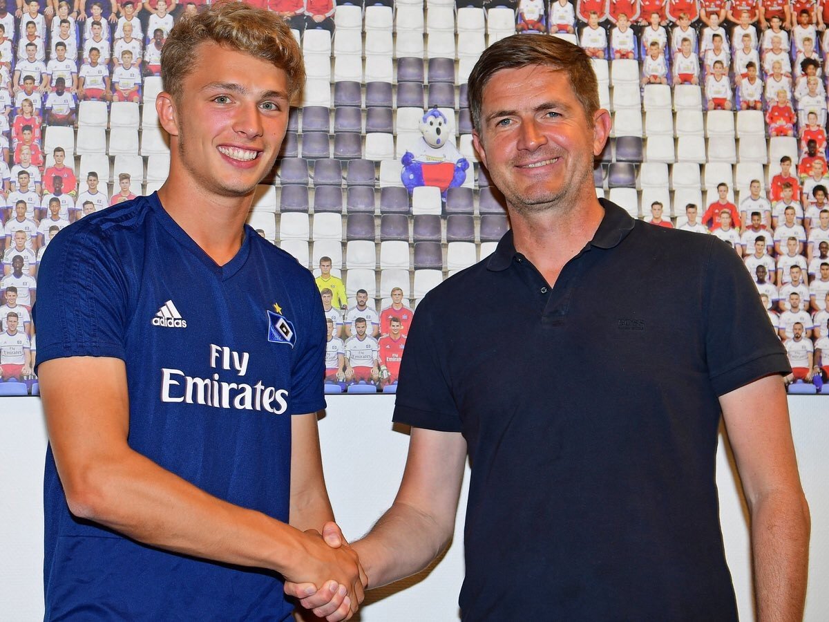 Jann-Fiete Arp snubs Bayern Munich to stay at Hamburg