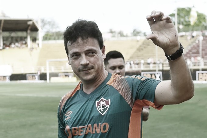 Diniz critica arbitragem e gramado após vitória do Fluminense