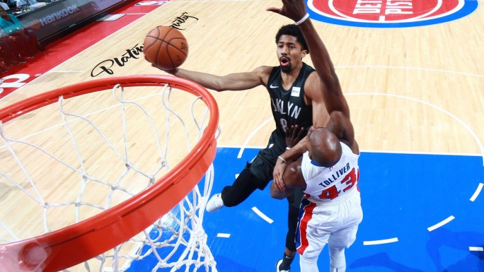 NBA - Indiana sbanca San Antonio, Dinwiddie trascina Brooklyn a Detroit