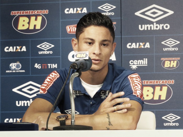 Diogo Barbosa é apresentado oficialmente e exalta acerto com Cruzeiro: "Não pensei duas vezes"