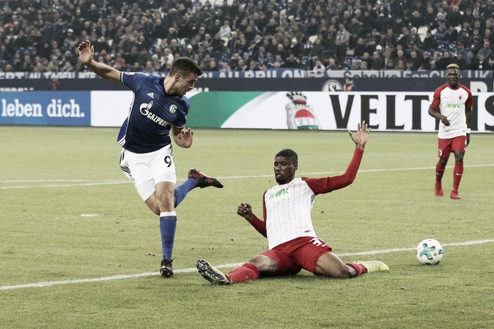 Una obra de arte de Di Santo lleva al Schalke al segundo puesto Una obra de arte de Di Santo lleva al Schalke al segundo puesto