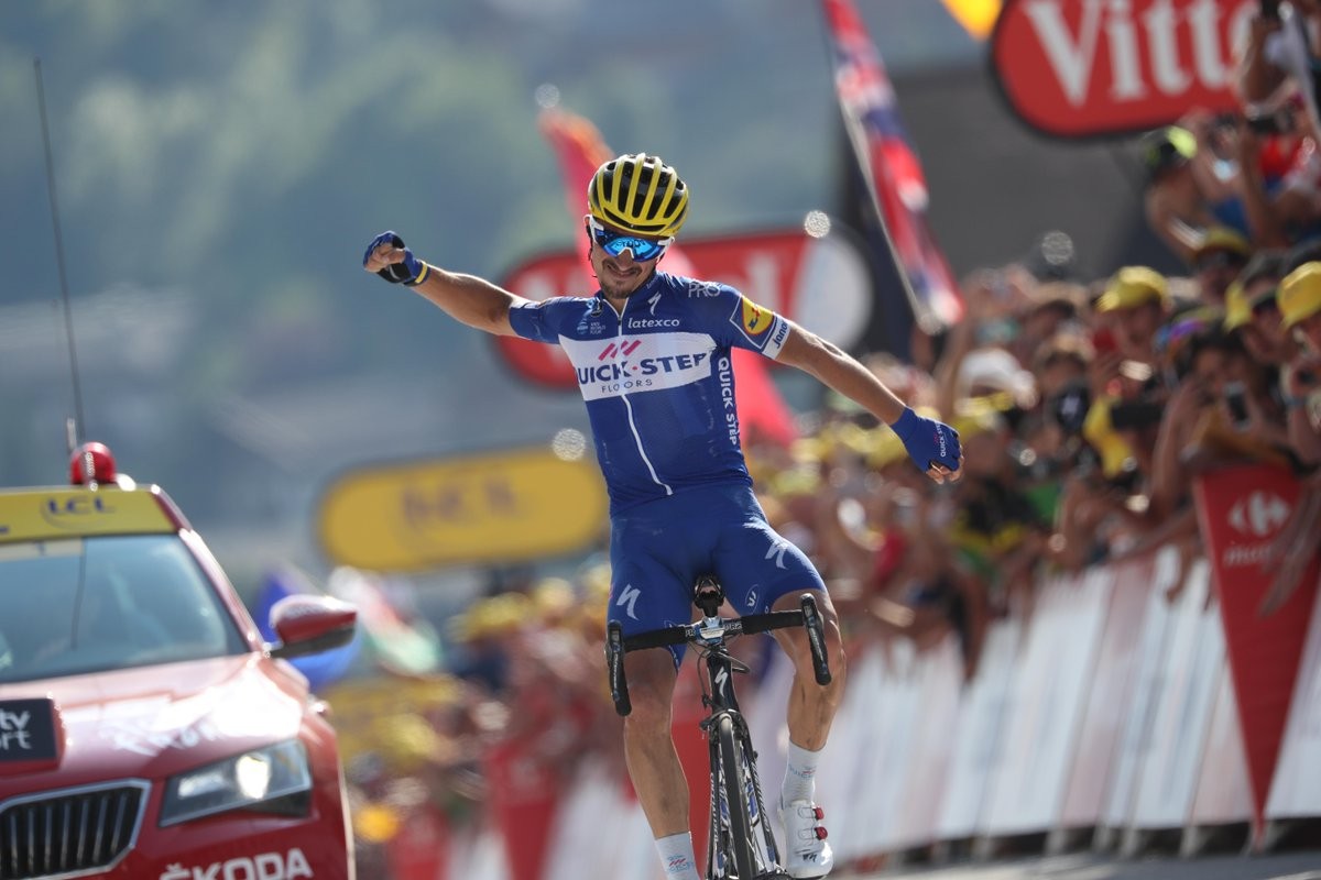 Tour de France - Le Grand Julian: Alaphilippe trionfa al primo arrivo in salita, ma i big dormono