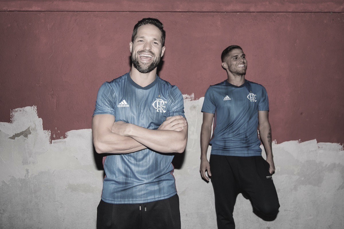Fugindo do tradicional, Flamengo lança terceiro uniforme na cor azul