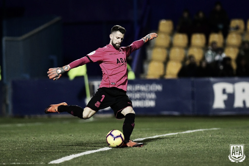 Dani Jiménez: "Para ganar los partidos hay que estar concentrado los noventa minutos" Dani Jiménez: "Para ganar los partidos hay que estar concentrado los noventa minutos"