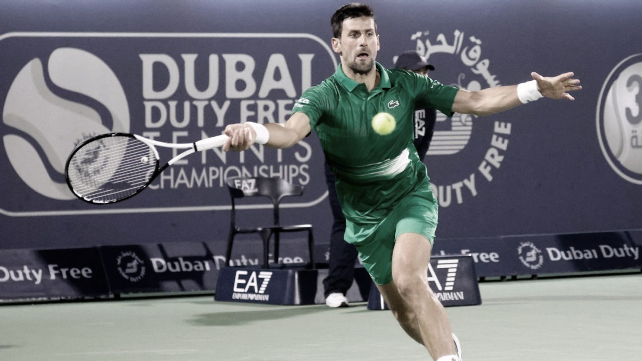 Djokovic tem dificuldade no segundo set, mas supera Khachanov em Dubai