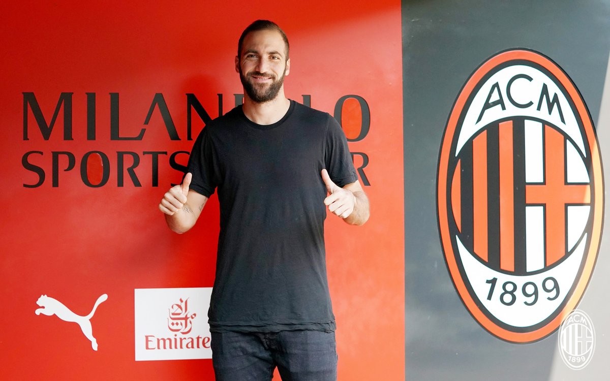 Milan, Higuain si presenta: "Mi ha motivato il progetto, un onore essere qui"