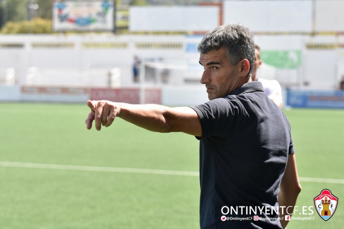 Vicente Parras: ''Si con pocos recursos nos disparamos en los pies, mal vamos'' Vicente Parras: ''Si con pocos recursos nos disparamos en los pies, mal vamos''