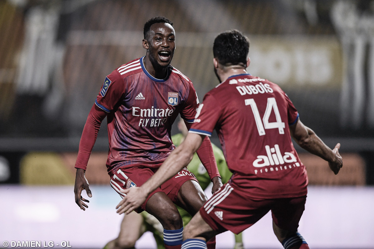 Lyon supera Angers, mantém ótima sequência positiva e cola nas primeiras posições Lyon supera Angers, mantém ótima sequência positiva e cola nas primeiras posições