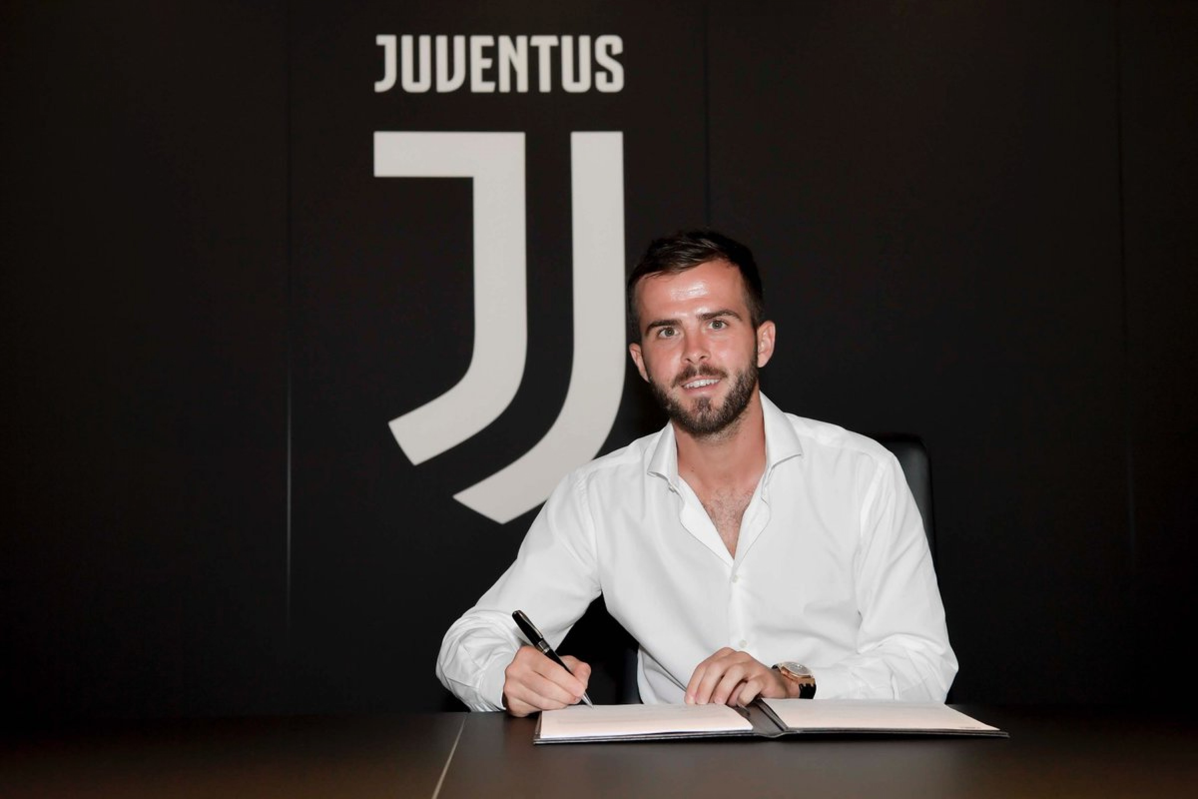 Juventus: Pjanic costretto alla sostituzione in nazionale, ma le condizioni non preoccupano