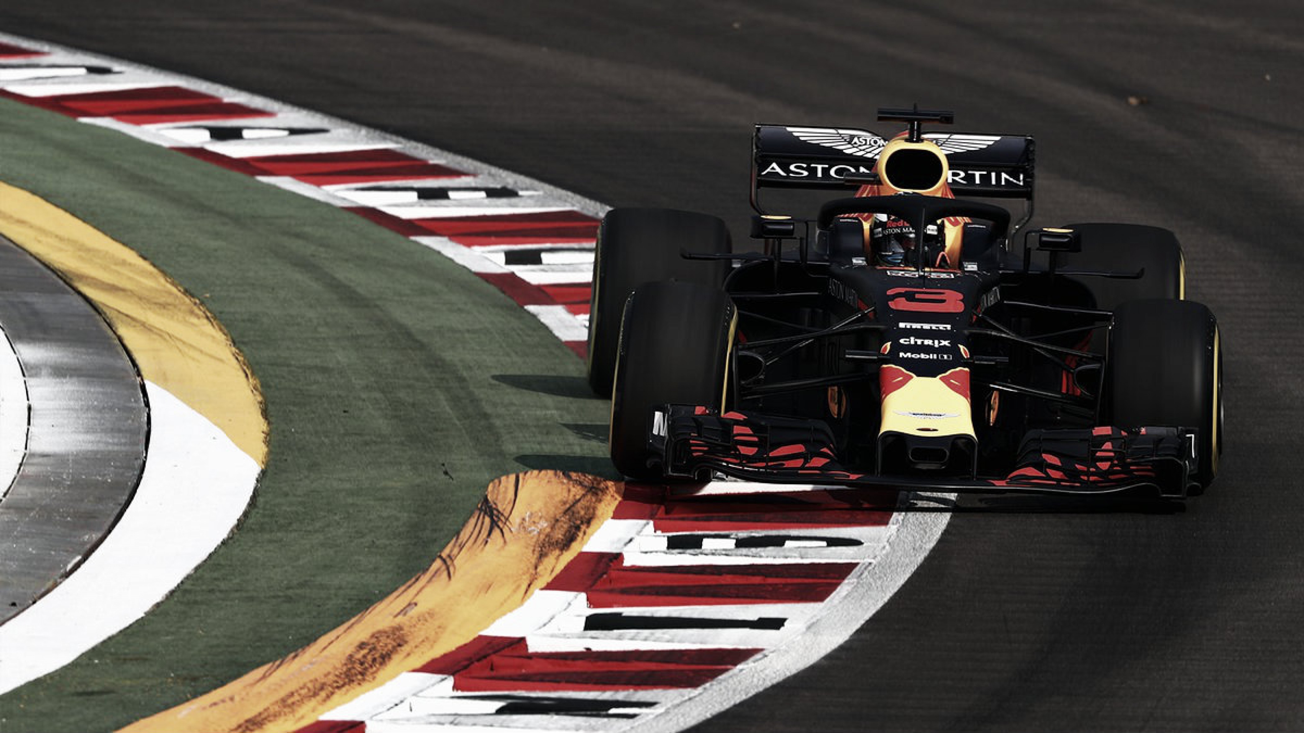 Red Bull domina en los Libres 1, Räikkönen en los Libres 2