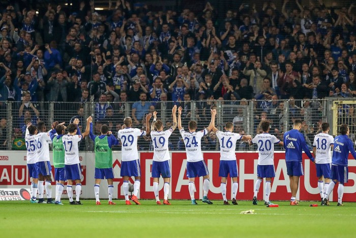 Il sabato di Bundesliga - Lo Schalke di misura trionfa a Friburgo. Sorridono il Lipsia e l'Amburgo