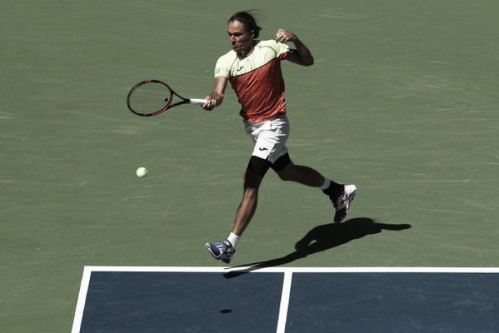 Dolgopolov frena la racha de Dzumhur para alcanzar la final Dolgopolov frena la racha de Dzumhur para alcanzar la final