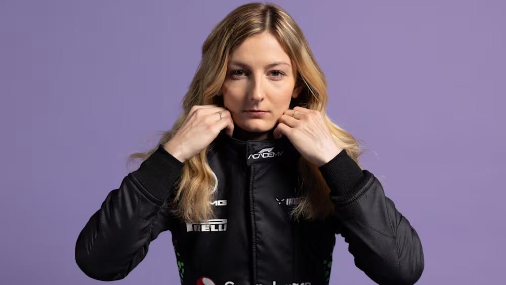 Doriane Pin pilota pela primeira vez um carro de Fórmula 1