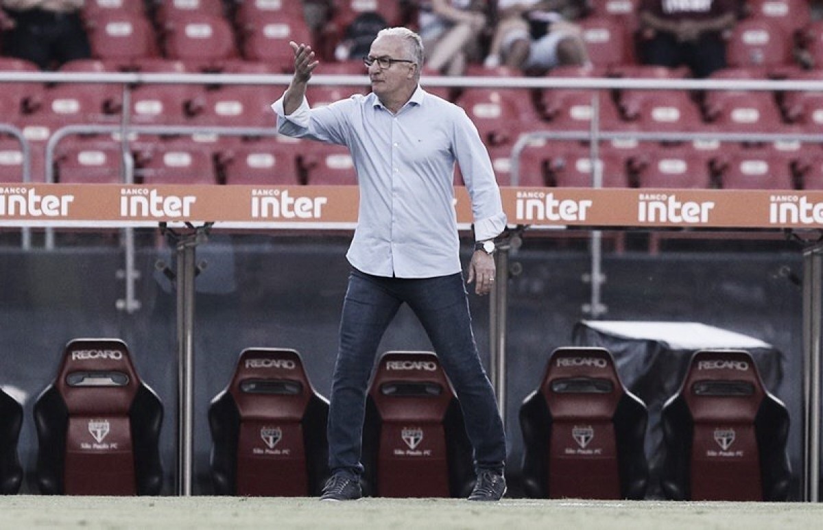 Bastante questionado, Dorival Junior garante permanência: "Sou o técnico do São Paulo"