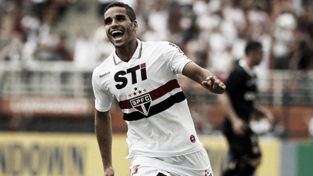 Apesar das broncas de Muricy, Douglas se firma como titular do São Paulo