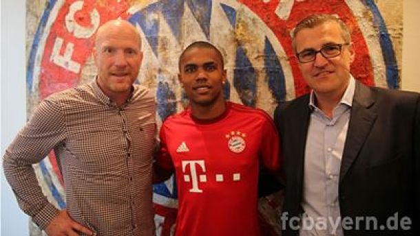 Por 35 milhões: Douglas Costa assina pelo Bayern Munique