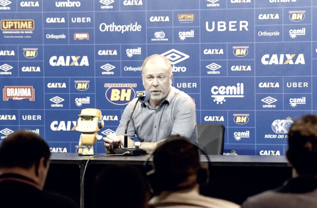 Após vitória sobre Villa, Mano elogia evolução e amadurecimento do Cruzeiro: "Me deixa contente"