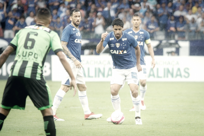 Com Mineirão lotado em vitória do Cruzeiro, Léo agradece apoio maciço das arquibancadas