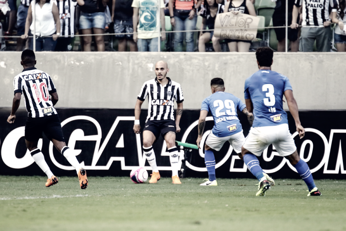 Fábio Santos comemora vantagem adquirida pelo Atlético-MG contra Cruzeiro e projeta próximo jogo