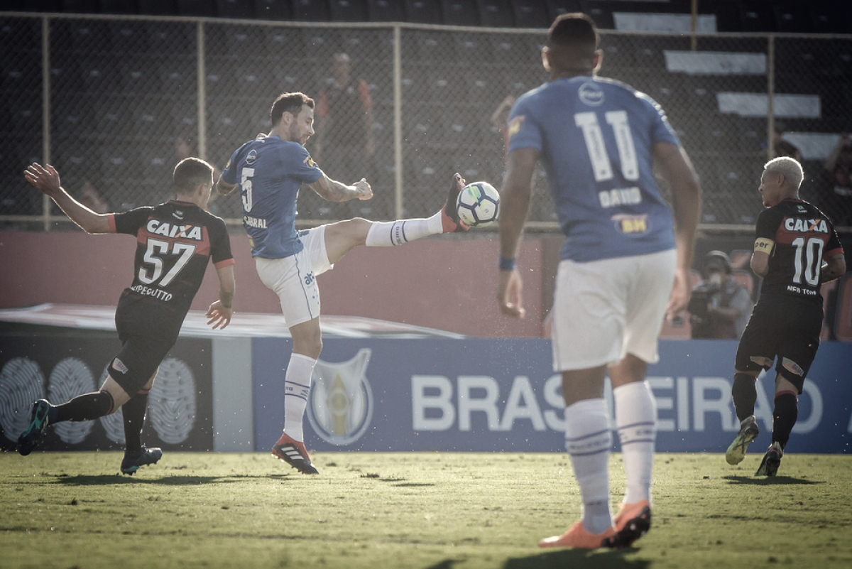 Em jogo movimentado, Vitória cede empate ao Cruzeiro no segundo tempo pelo Brasileirão