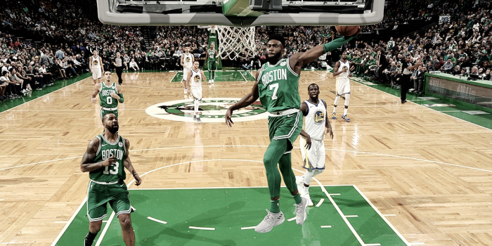 Los Celtics imponen su ley frente a los Warriors y ya van catorce