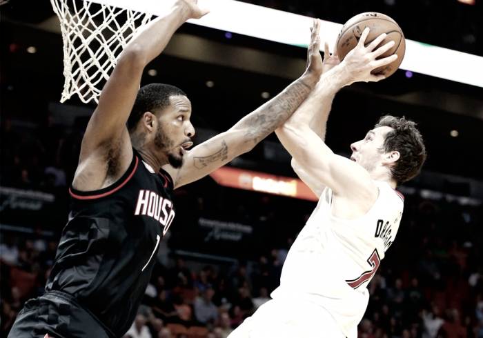 NBA - Miami castiga un'opaca Houston, DeRozan scrive 36 e Toronto saccheggia Brooklyn