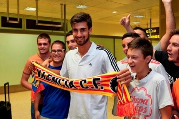 Valencia Sign Andre Gomes