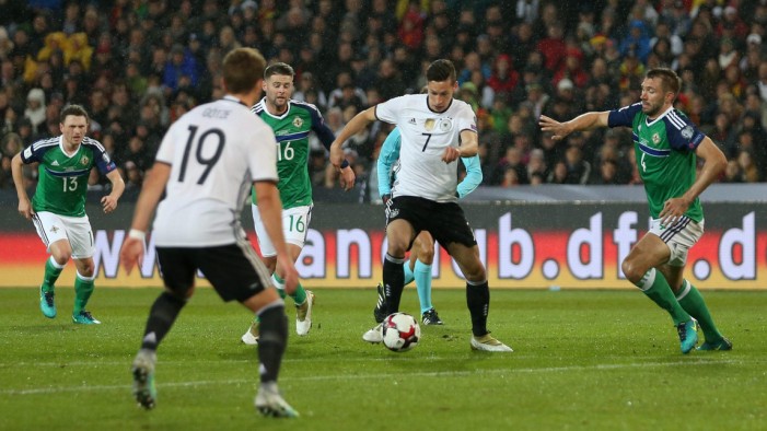 Qualificazioni Russia 2018 - Draxler-Khedira, la Germania fa tris