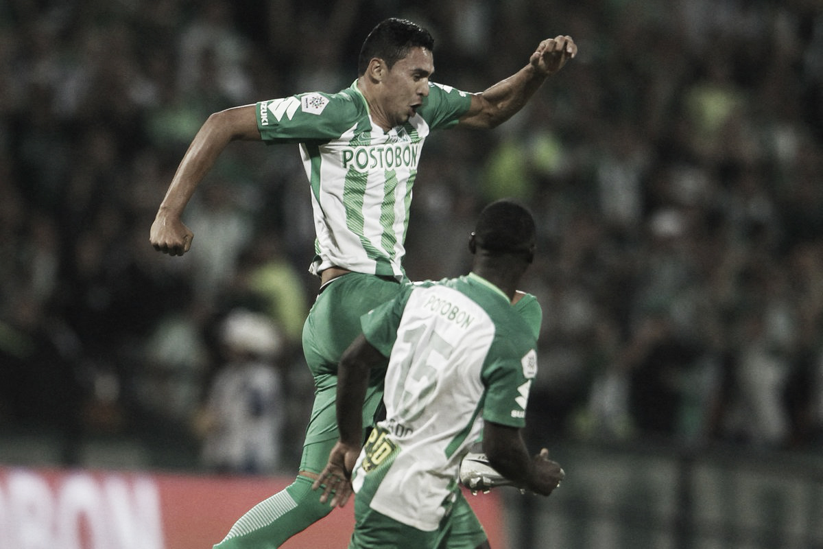 Daniel Bocanegra consintió la
pelota y le dio la cuarta Copa Águila a Atlético Nacional Daniel Bocanegra consintió la
pelota y le dio la cuarta Copa Águila a Atlético Nacional