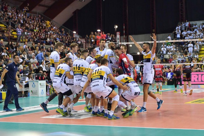 Volley M - L'Azimut Modena batte Perugia e l'aggancia al secondo posto della Superlega UnipolSai